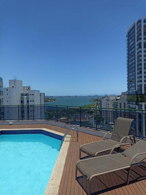 Flat com piscina, academia e vista para o mar